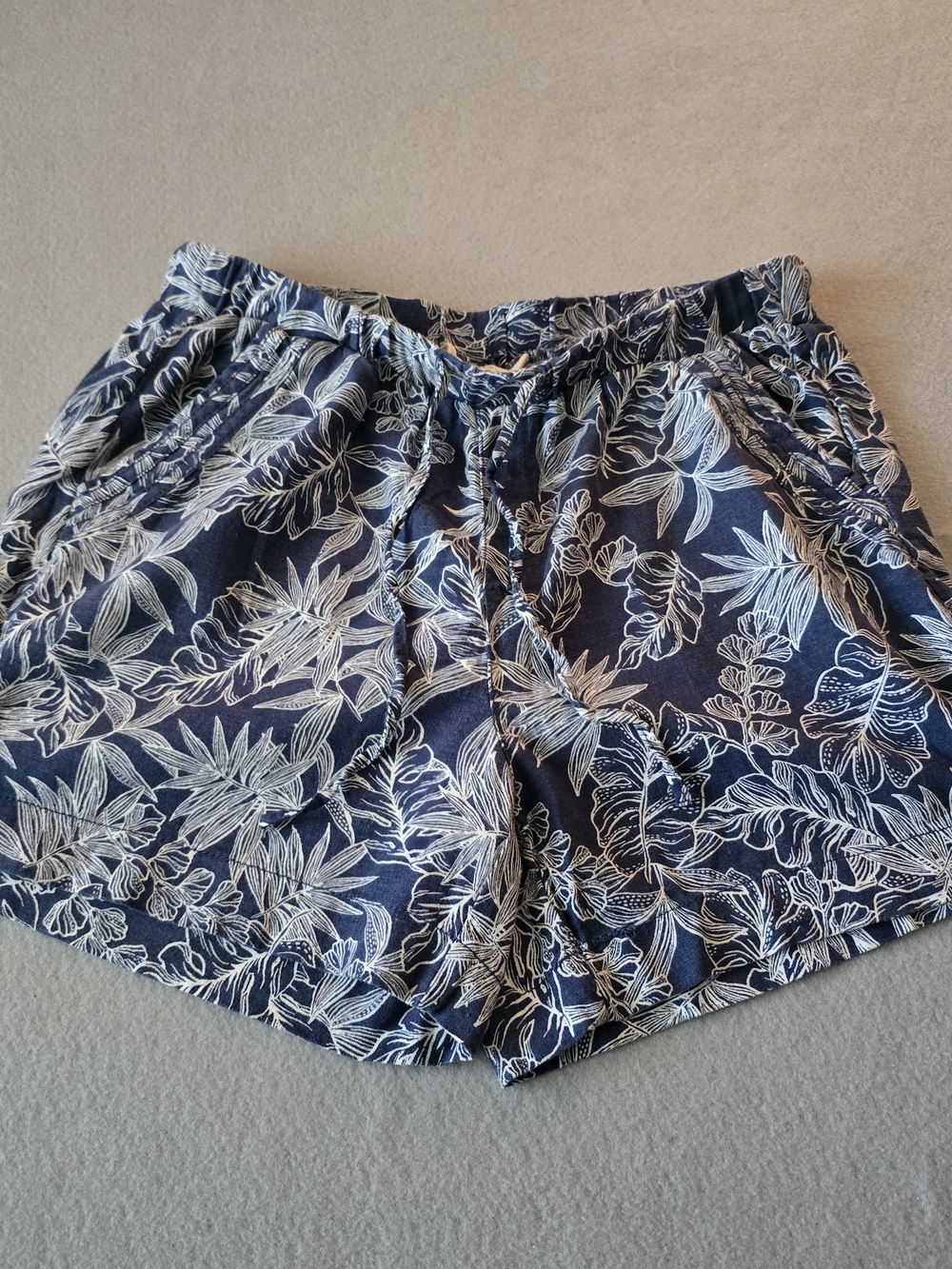 Briggs NY Navy and White Floral Drawstring Bermuda Shorts Vaction Beach Size M